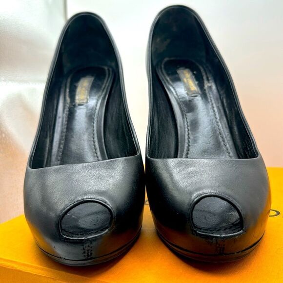 LOUIS VUITTON PATENT GOLD LOCK PLATFORM PEEP TOE PUMPS WITH BOX & DUSTBAG - Picture 6 of 14